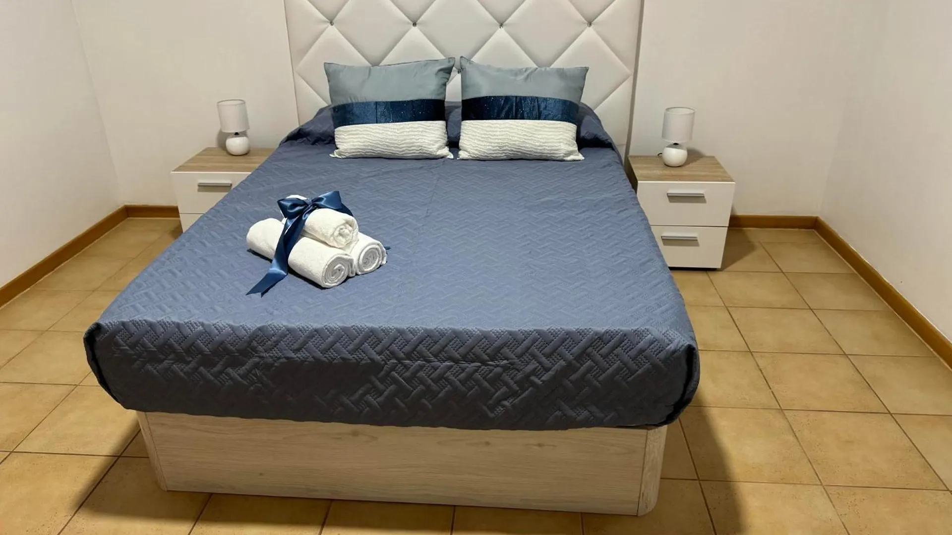 Alforra Residence 1-T2-Centro-Praias-Levadas 카메라데로보스 0*,  포르투갈